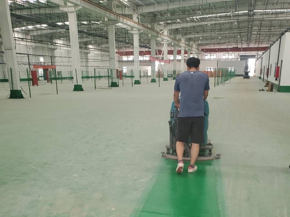 地下車庫使用洗地機(jī)時(shí)應(yīng)注意什么？