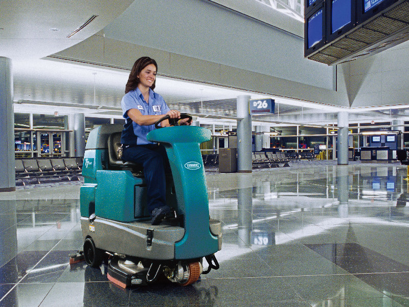 商場(chǎng)車(chē)間使有小型洗地機(jī)注意事項(xiàng)