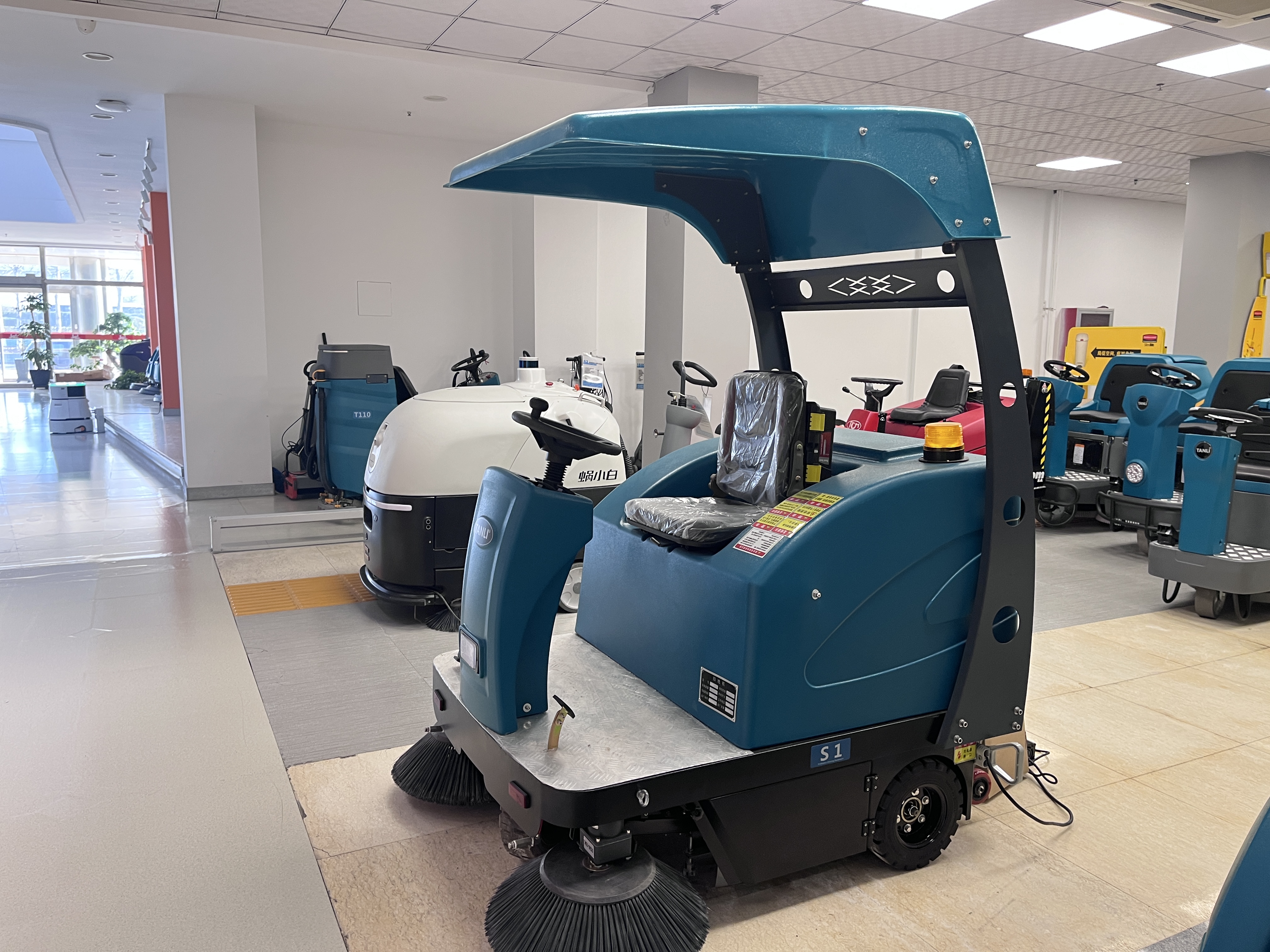 環(huán)衛(wèi)清潔——坦力掃地車（三）