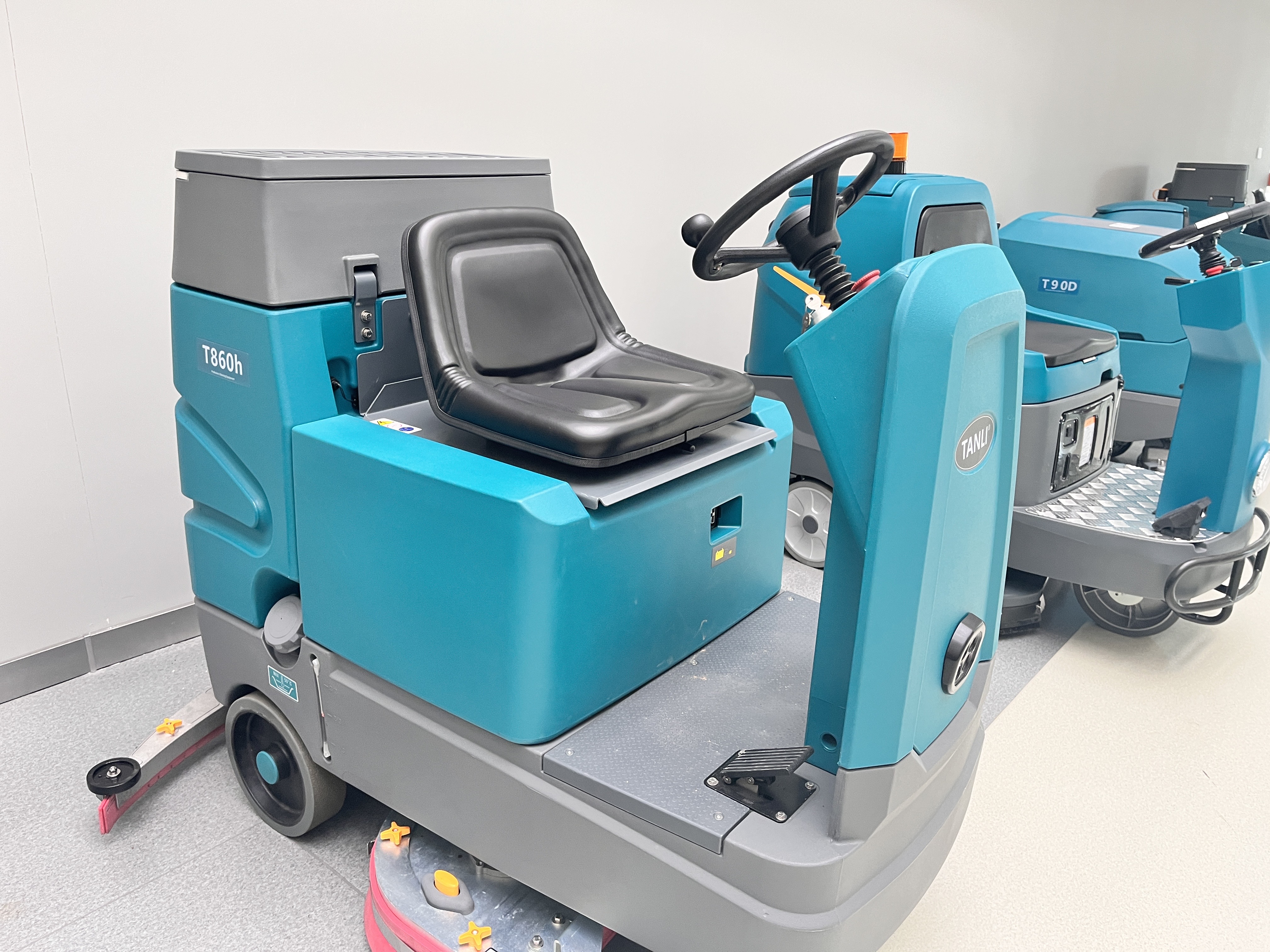 關(guān)于工廠洗地機(jī)，27年經(jīng)驗(yàn)讓我們成為行業(yè)領(lǐng)袖！