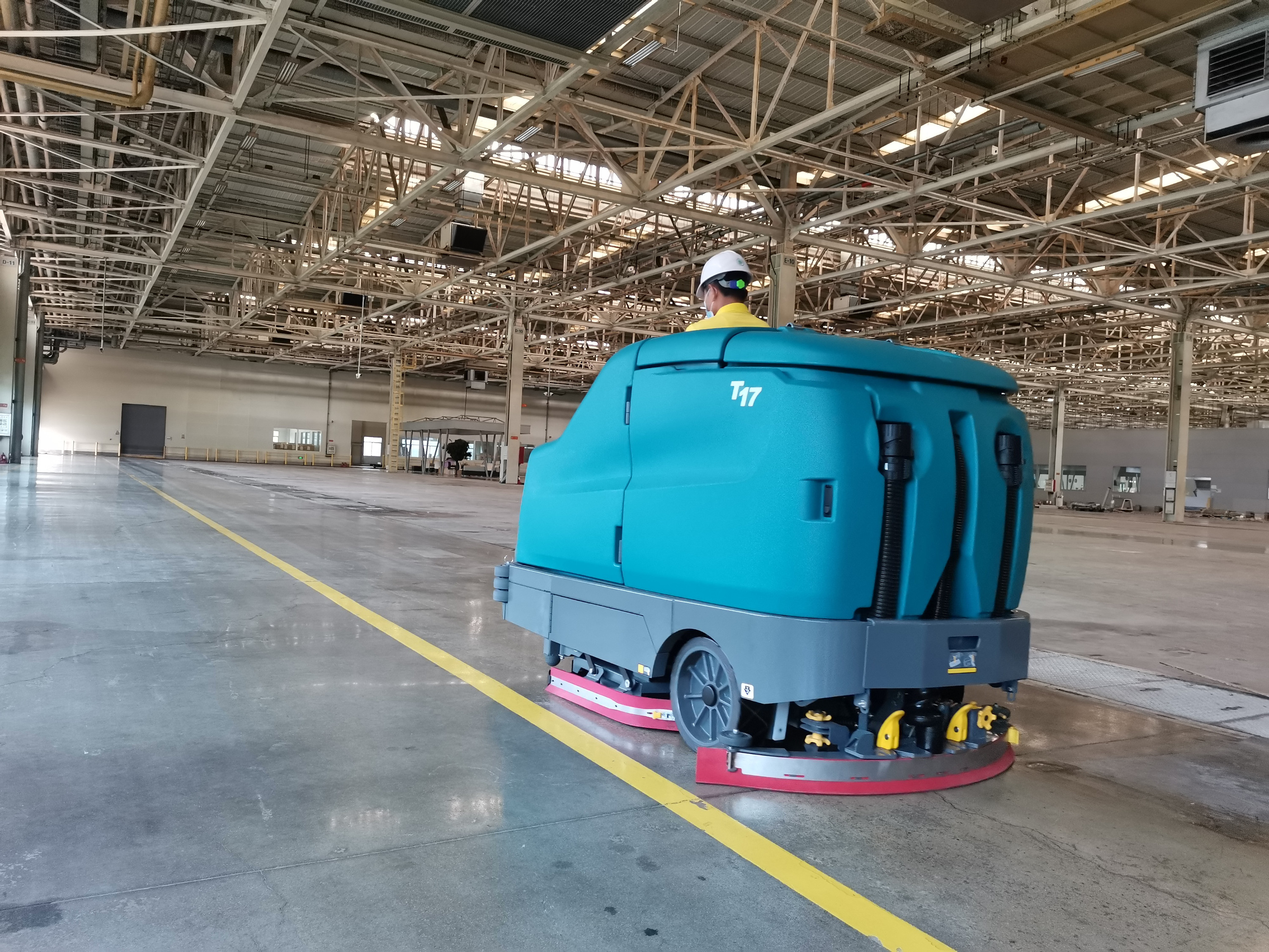 大型倉庫都用哪種洗地機(jī)器？