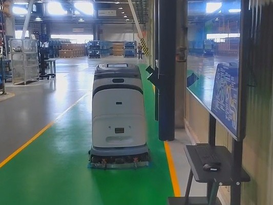坦力工廠洗地機(jī)器人：80kg 重壓之下，讓環(huán)氧地坪 “逆生長(zhǎng)”